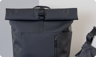 Mochila negra con diseño moderno y funcional, ideal para uso diario y compatible con agencia Shopify.